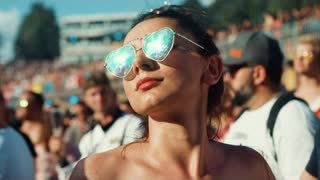 Da Tweekaz ft. XCEPTION - Clarity (Official Video 2020)