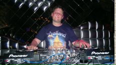 Антон Игнатов фотография #49 (источник - https://vk.com/id209837)