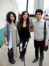 Selena Jonas фотография #46 (источник - https://vk.com/id165400812)