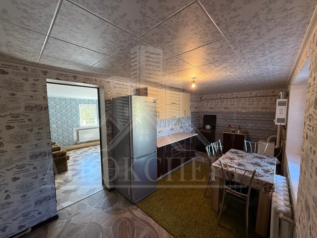 🔑 ПРОДАМ 2х этажный 3х КОМНАТНЫЙ ДОМ🔑 📍 Расположение: г. Стаханов, ул. Ньютона(р-н Чутино)🏘 ✅ 📏Площадь дома -73.5м²📐 📏Земельный участок - 8 соток 📐 ✍ ОПИСАНИЕ: 🔹Продаётся просторный дом с отличной планировкой в г. Стаханов 🍃 🔹Дом находится в спальном районе ☀️ 🔹2 входа во двор🛠️ 🔹Заезд имеется🚘 🔹Гараж 🅿️ 🔹Вых...