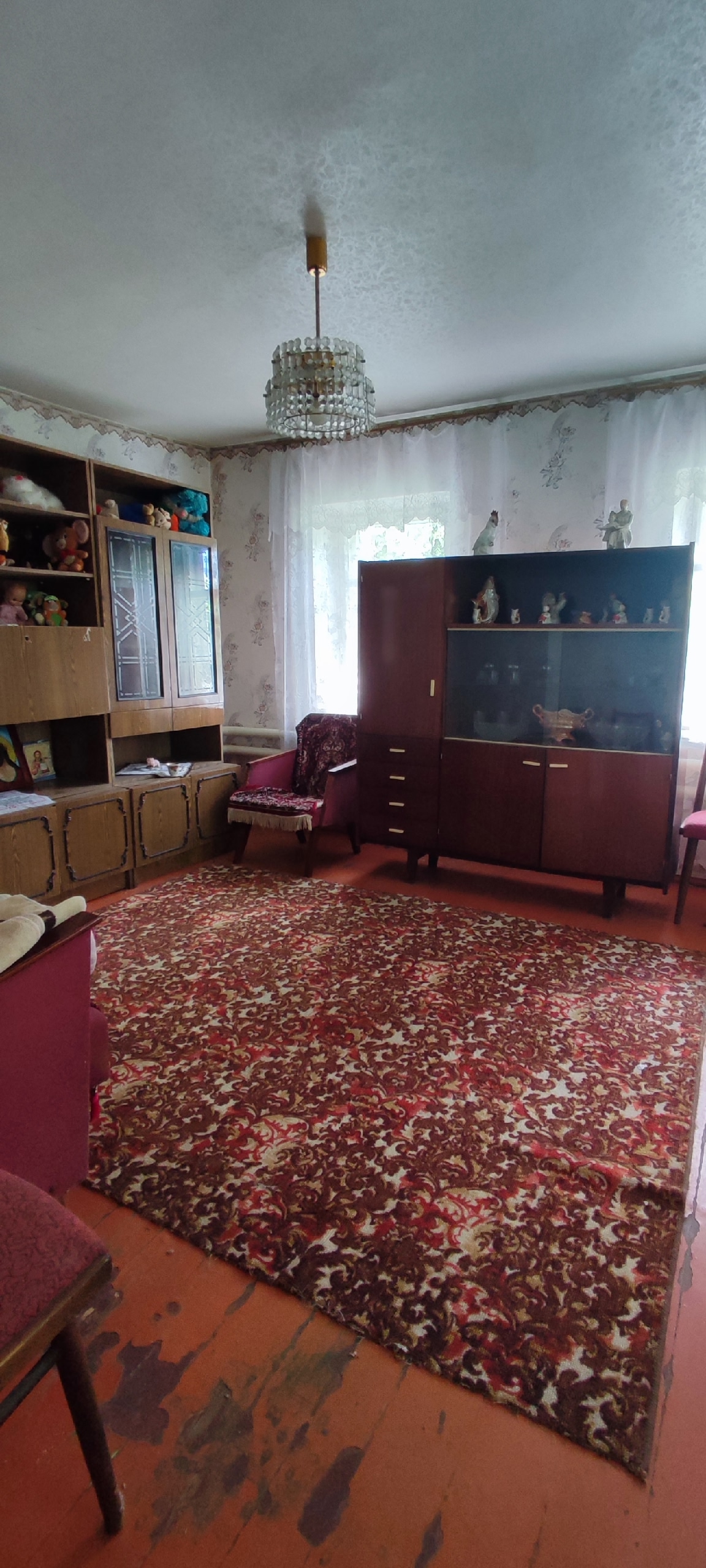 Продам не большой дом в Большой Вергунке район почты, 60 кв м, в доме четыре комнаты три из них изолированные, есть кухня ванна, проведены газ свет вода, крыша перекрыта, во дворе есть хоз постройки, заезд для машины, земли 6 соток, цена 2 мил 200 тысяч рублей, по всем вопросам звоните +79591474509...