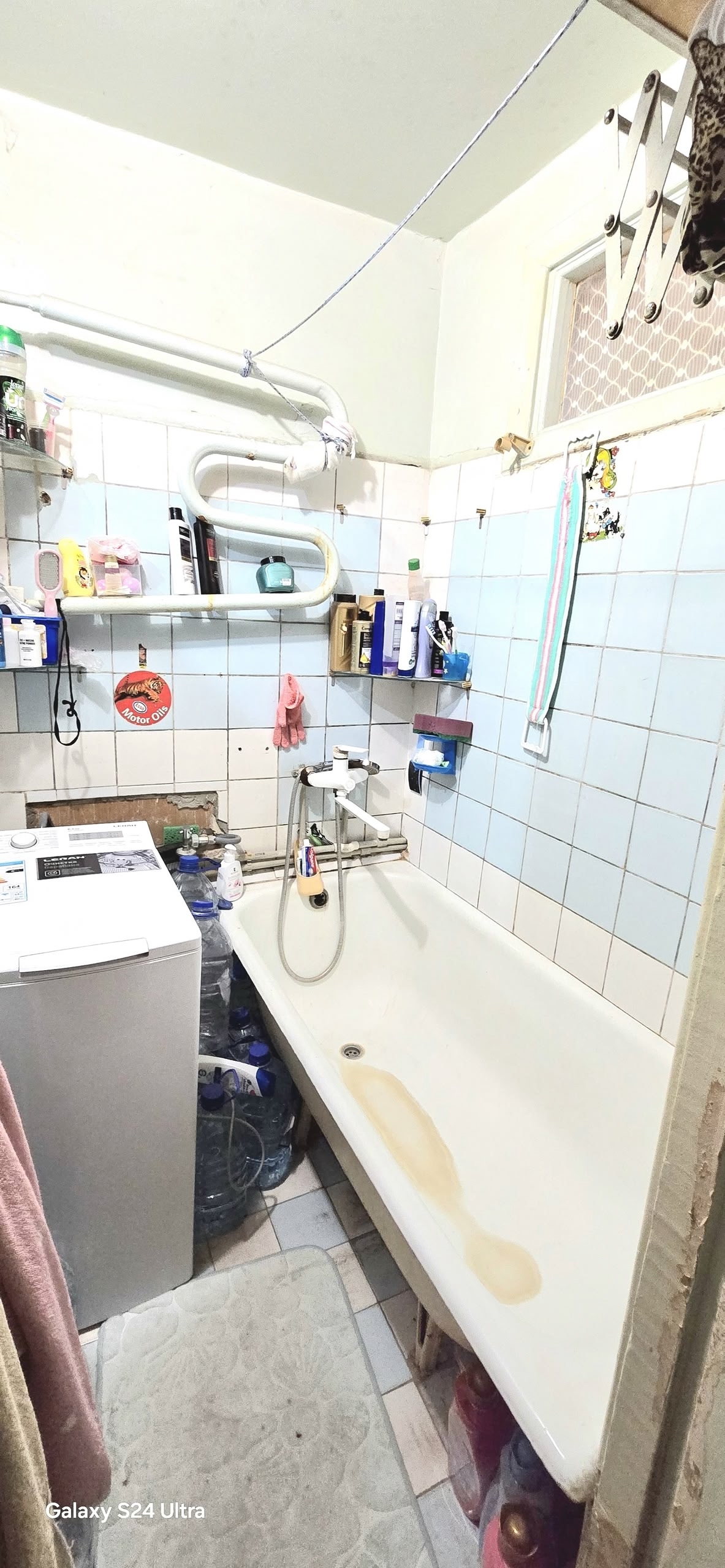 Продам 2х комн квартиру 26-й квартал 4/5эт, 43кв.м, под ремонт, окна м/пластик, с/у раздельный, комнаты изолированные. Балкон застеклён старой рамой. к сделки Хорошее место расположения рядом школа, садик остановка, магазины. +79591419787, +79034105495 (Telegram) ...