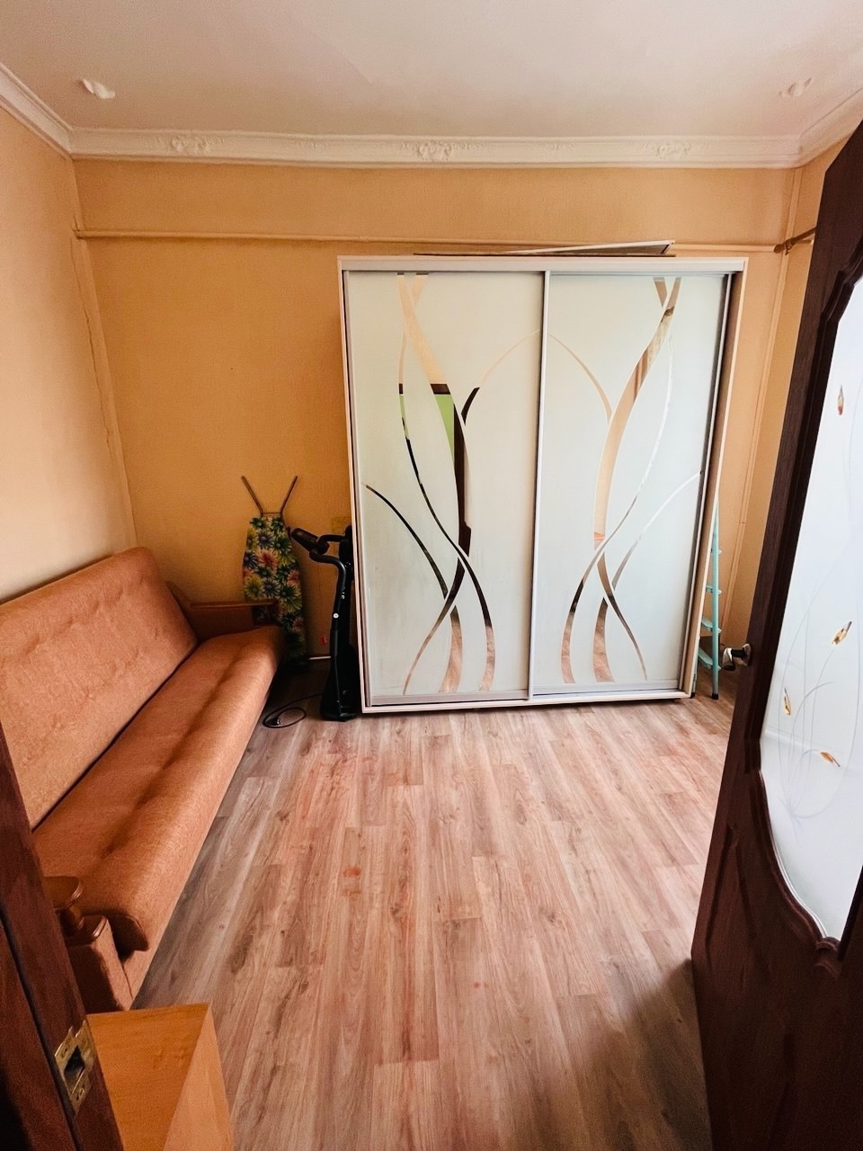 ✅Продаётся 3х квартира Городок Щорса , центр города . 2/2 , ж/ б перекрытия, площадь 52 м2, окна пластиковые, счётчики , колонка на горячую воду, мебель остаётся . . Удобное место расположения , школа рядом, рынок и вся необходимая инфраструктура . Цена 3 900 000р./ торг +79591188251 Максим Срочно ‼️‼️‼️...
